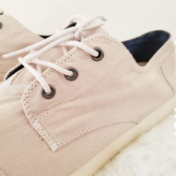 Tom's tie casual style shoe like new - Picture 3 of 8